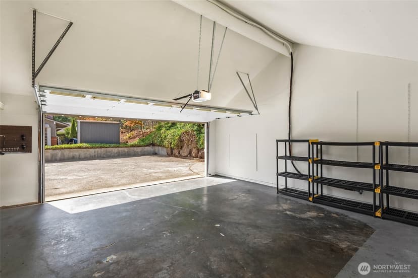 Property photo for 1635 180th Avenue NE, Bellevue photo 15