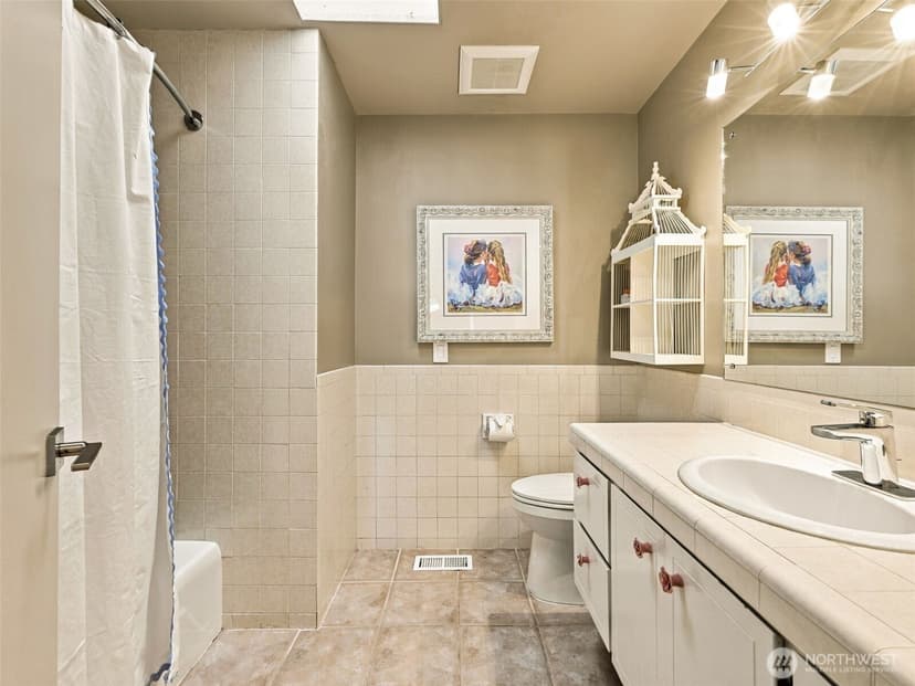 Property photo for 9355 NE 30th Street, Clyde Hill photo 27
