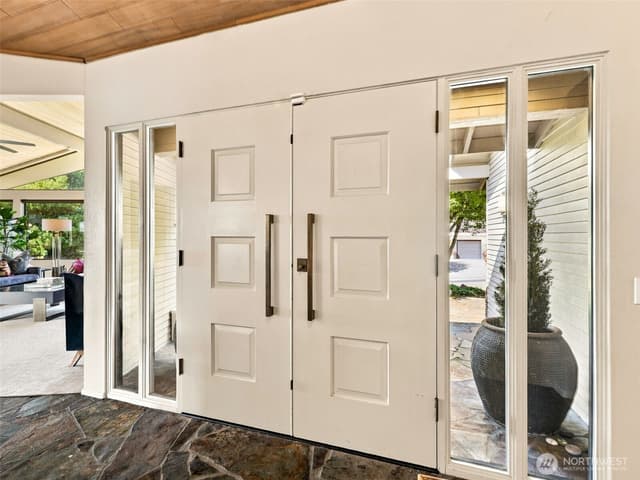 Property photo for 9355 NE 30th Street, Clyde Hill photo 3