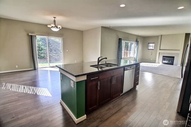 Property photo for 6321 Victoria Avenue SE, Auburn photo 4