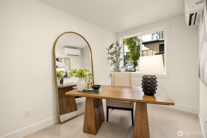 Property photo for 4413 2nd Avenue NE, Seattle photo 14
