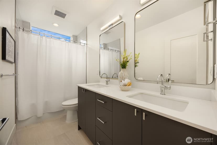 Property photo for 4413 2nd Avenue NE, Seattle photo 12
