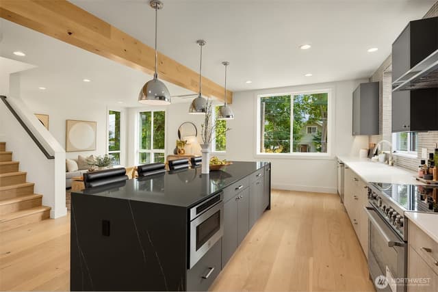 Property photo for 4413 2nd Avenue NE, Seattle photo 2