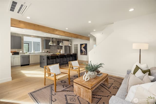Property photo for 4413 2nd Avenue NE, Seattle photo 5