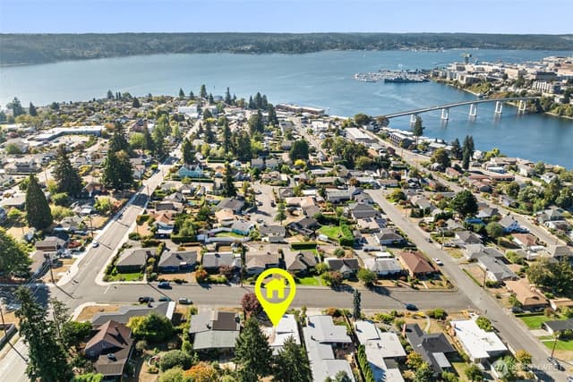 Property photo for 2124 E 17th Street, Bremerton photo 2