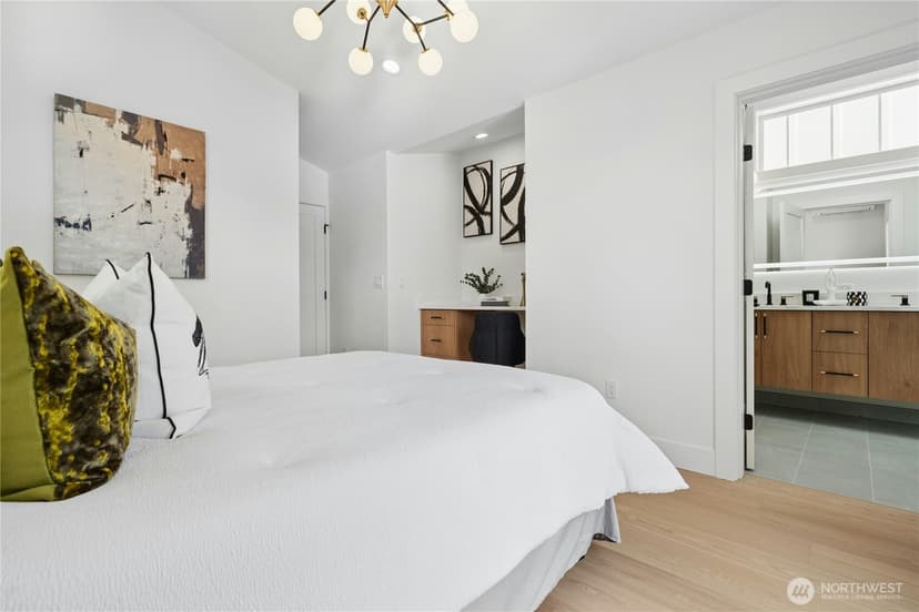 Property photo for 9242 Dayton Avenue N #B, Seattle photo 18
