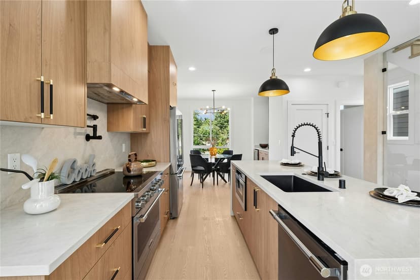 Property photo for 9242 Dayton Avenue N #B, Seattle photo 12