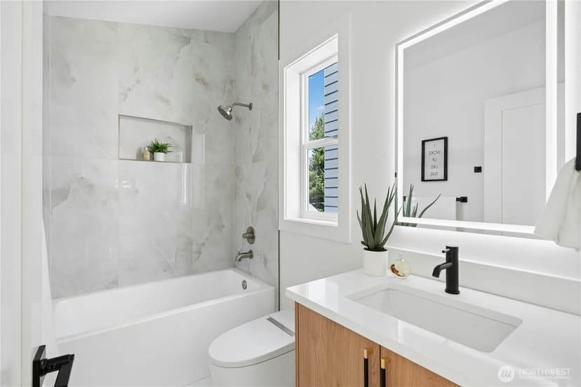 Property photo for 9242 Dayton Avenue N #B, Seattle photo 23