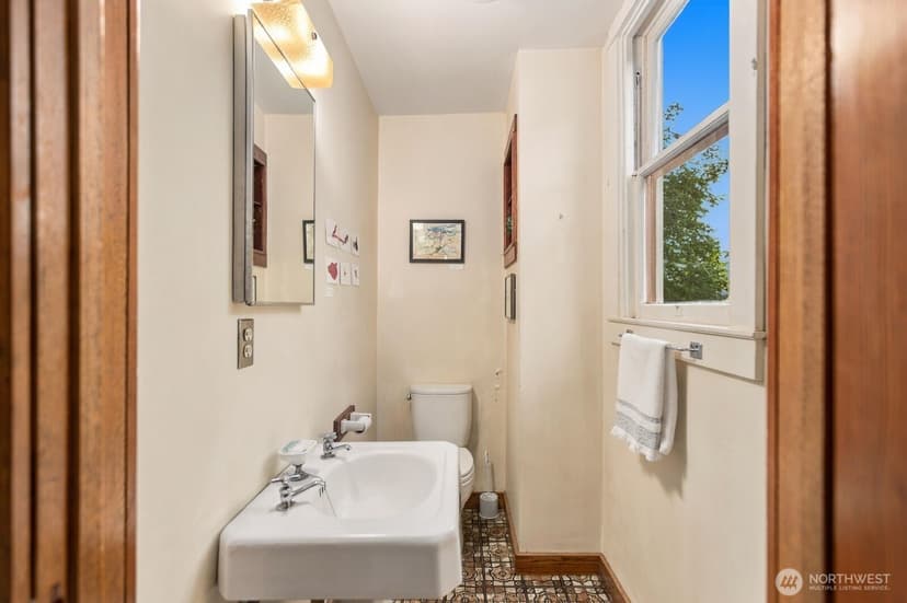 Property photo for 3426 12th Avenue W, Seattle photo 15