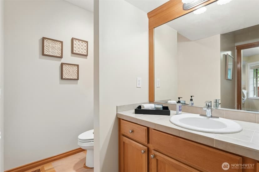 Property photo for 723 N 198th Street, Shoreline photo 13