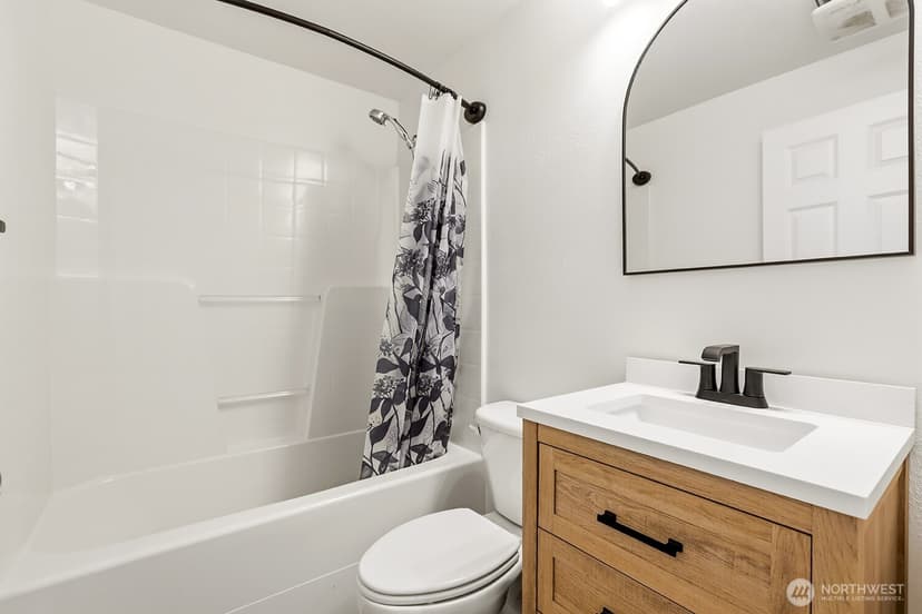 Property photo for 17520 12th Avenue NE #B, Shoreline photo 21