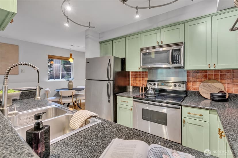 Property photo for 952 N 35th Street #102, Seattle photo 13