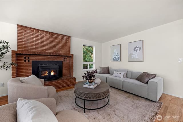 Property photo for 12521 2nd Avenue NE, Seattle photo 4