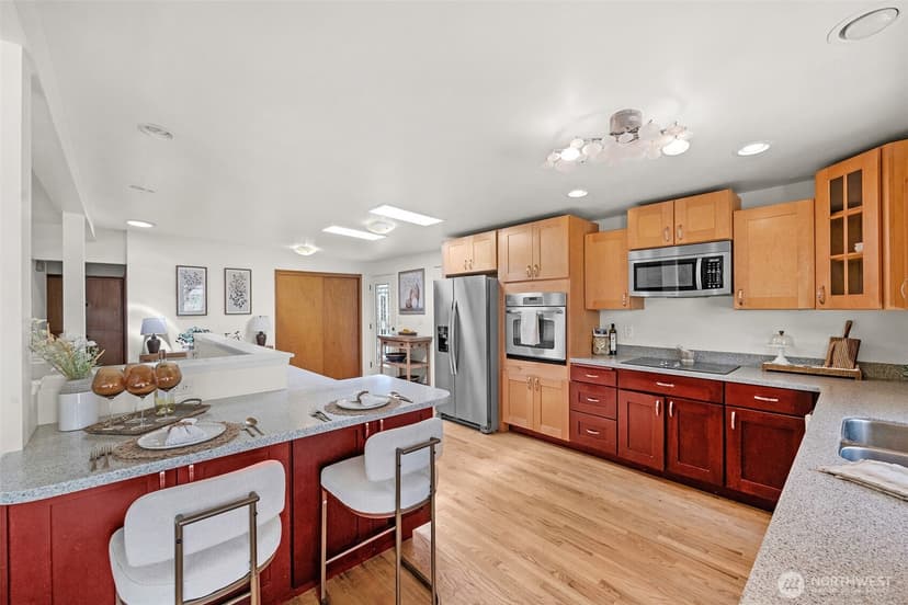 Property photo for 12521 2nd Avenue NE, Seattle photo 10