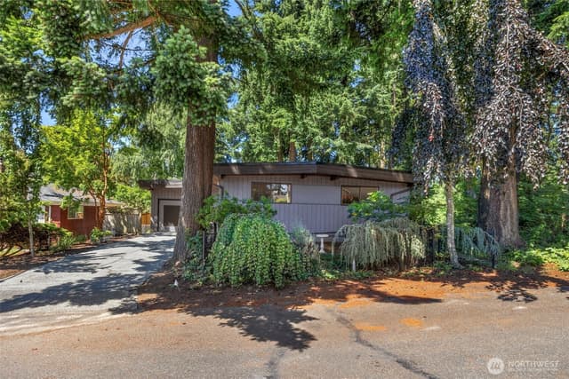 Property photo for 12521 2nd Avenue NE, Seattle photo 3