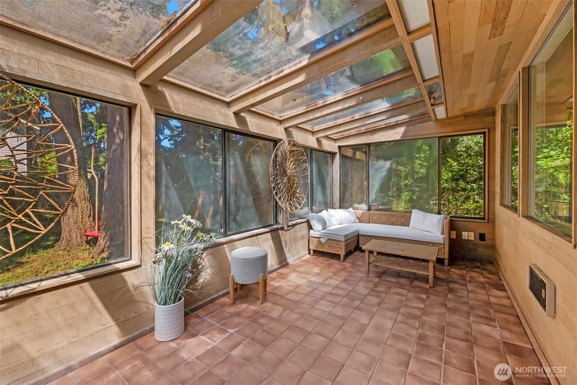 Property photo for 12521 2nd Avenue NE, Seattle photo 13