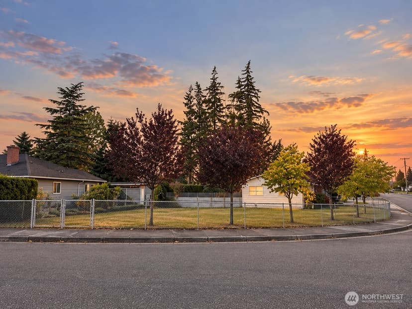 Property photo for 2716 5th Street, Everett photo 3