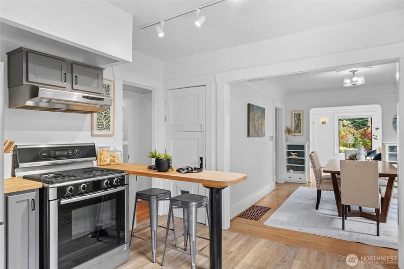 Property photo for 1423 33rd Avenue, Seattle photo 18