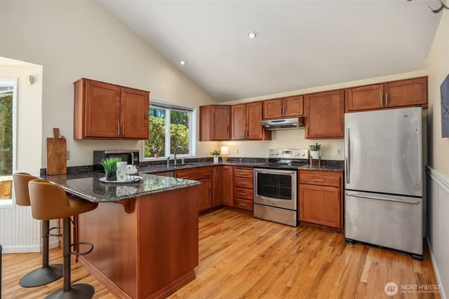 Property photo for 1833 N Defiance Street, Tacoma photo 5