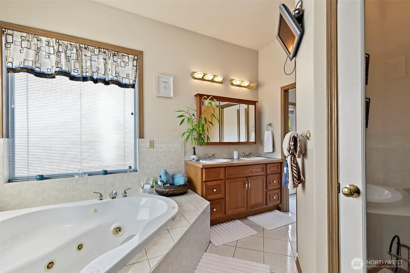 Property photo for 10821 Crestwood Drive S, Seattle photo 28