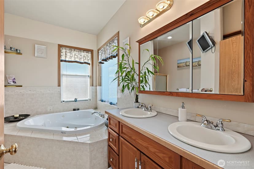 Property photo for 10821 Crestwood Drive S, Seattle photo 26