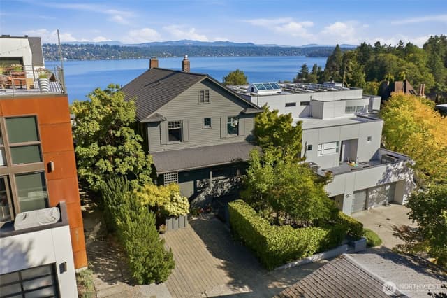 Property photo for 2039 34th Avenue S, Seattle photo 2