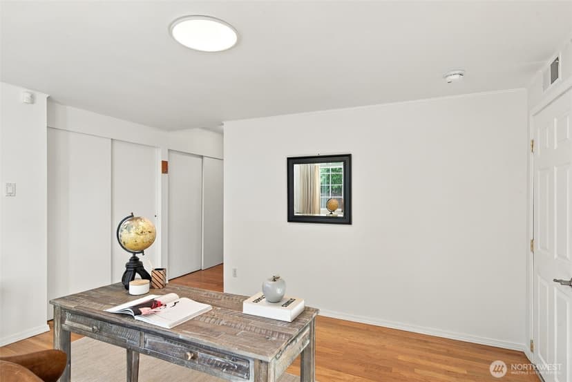 Property photo for 6605 SE 24th Street, Mercer Island photo 16