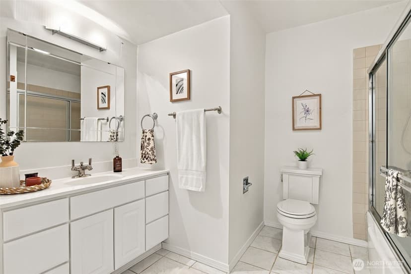 Property photo for 6605 SE 24th Street, Mercer Island photo 17