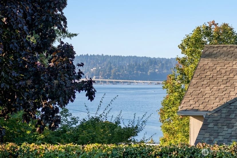 Property photo for 6605 SE 24th Street, Mercer Island photo 2