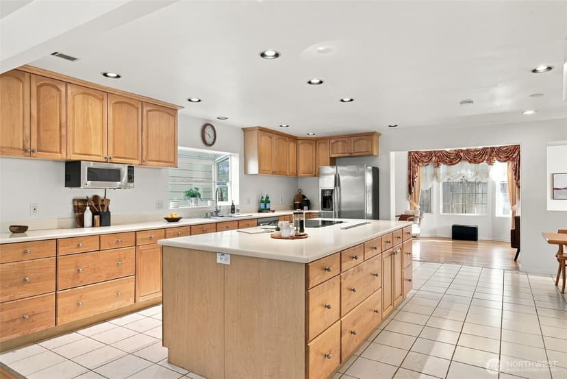 Property photo for 6605 SE 24th Street, Mercer Island photo 12