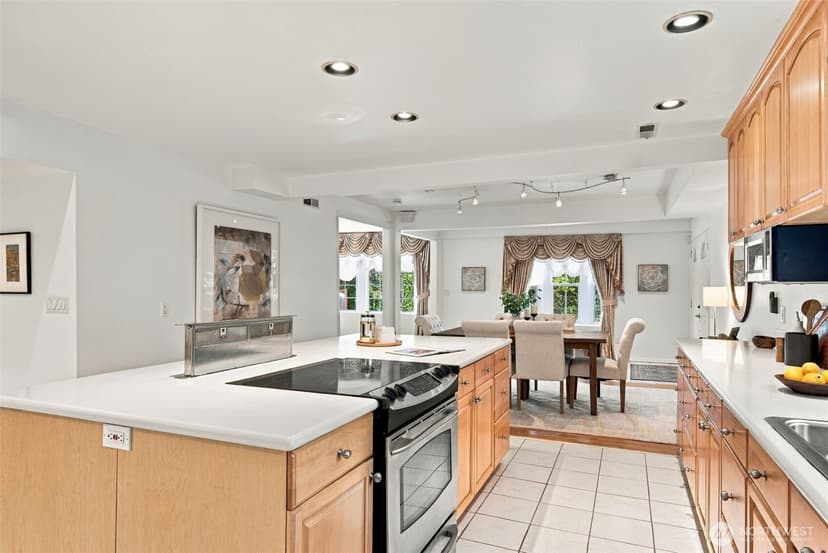Property photo for 6605 SE 24th Street, Mercer Island photo 13