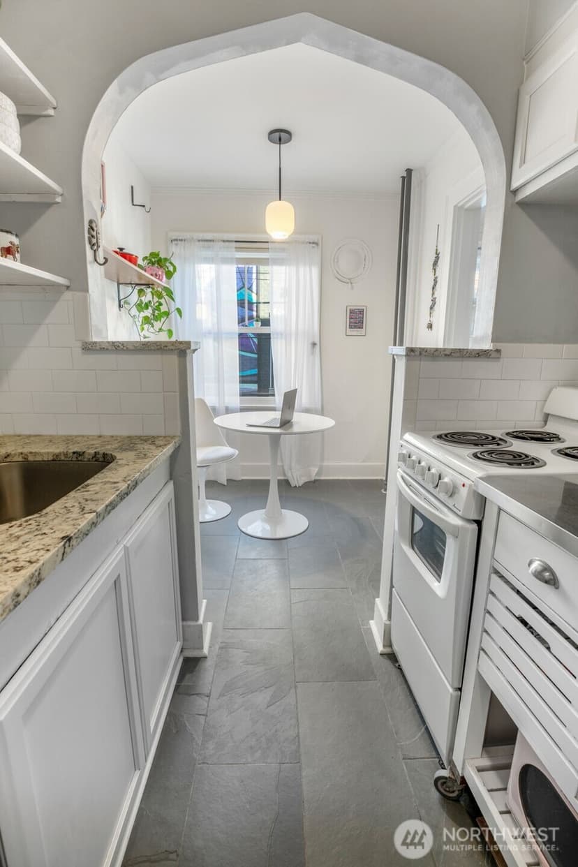 Property photo for 1605 E Olive Street #208, Seattle photo 11
