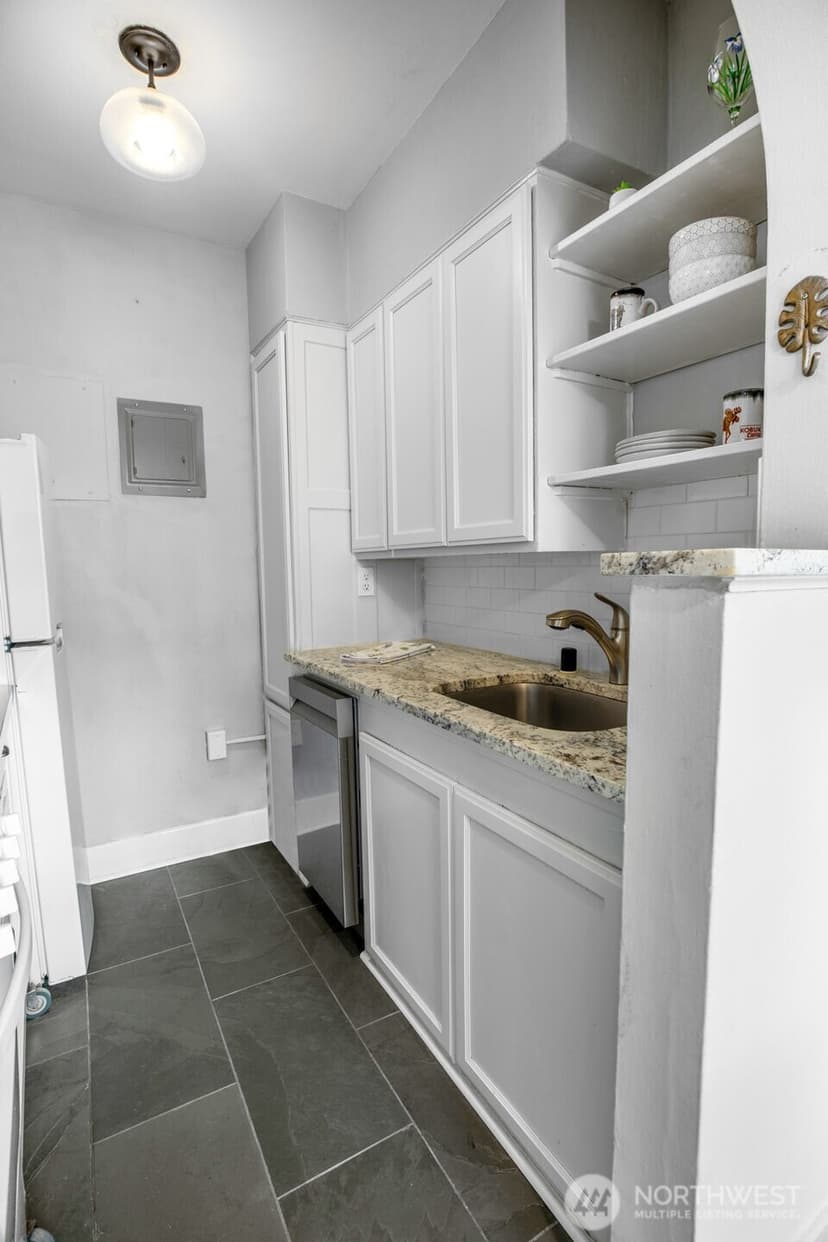 Property photo for 1605 E Olive Street #208, Seattle photo 7