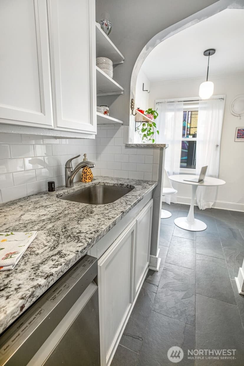Property photo for 1605 E Olive Street #208, Seattle photo 12