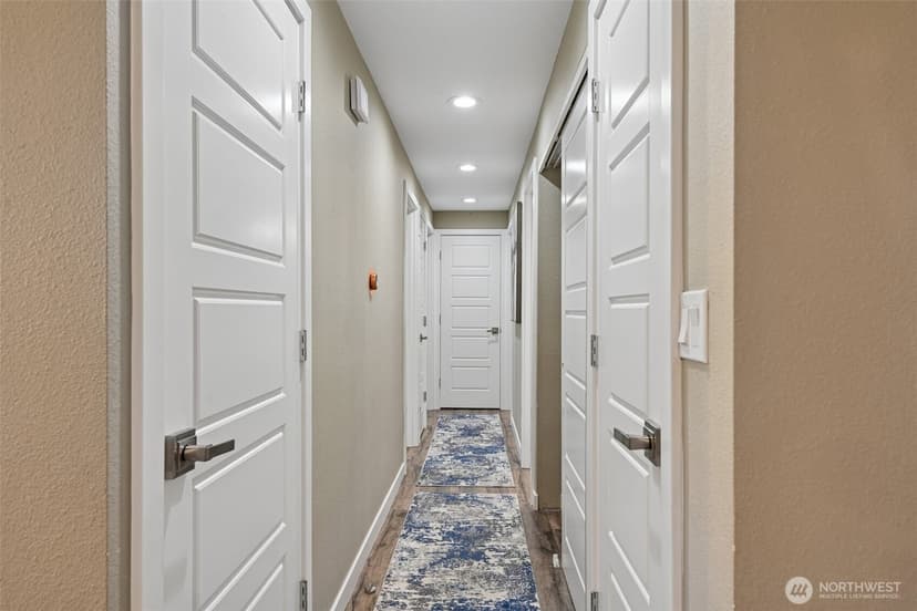Property photo for 16217 SE 42nd Place, Bellevue photo 6