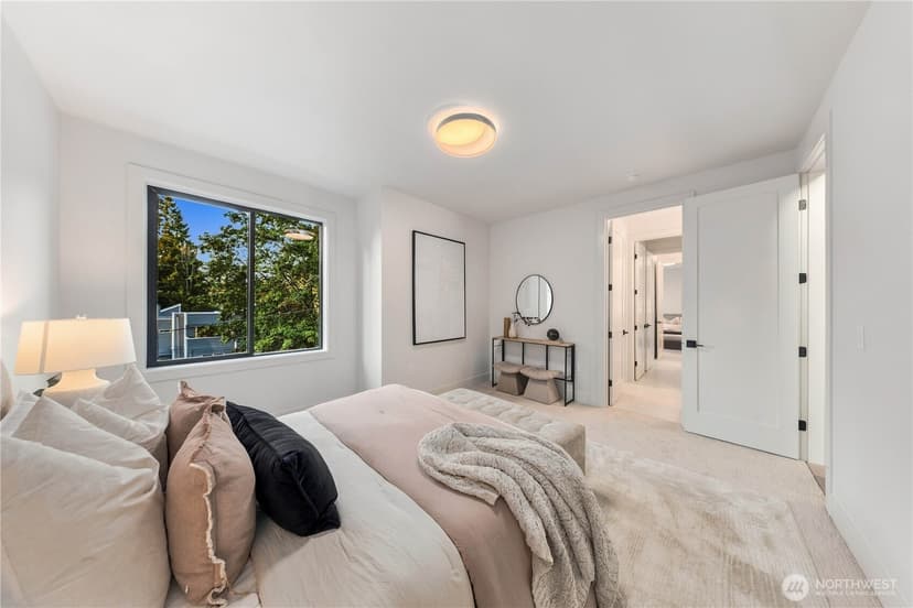 Property photo for 10237 SE 6th Street, Bellevue photo 28