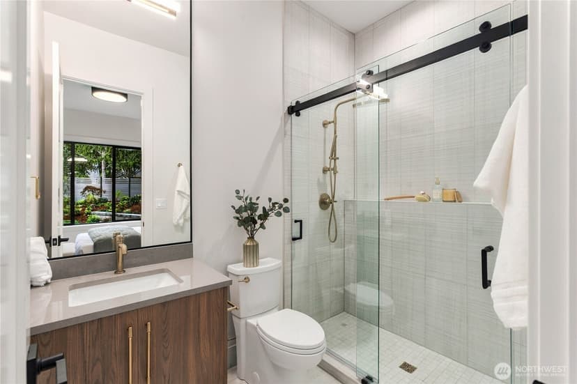 Property photo for 10237 SE 6th Street, Bellevue photo 16