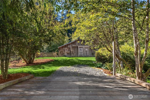 Property photo for 7183 NE Eagle Harbor Drive NE, Bainbridge Island photo 3