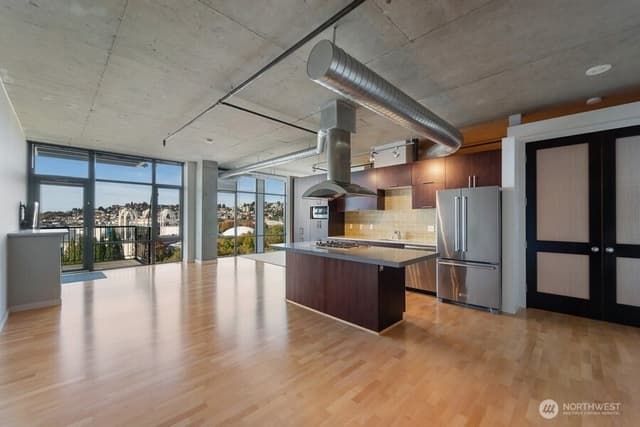 Property photo for 2720 3rd Avenue #1002, Seattle photo 3