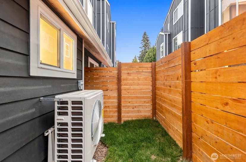 Property photo for 13321 3rd Avenue NE #D, Seattle photo 33