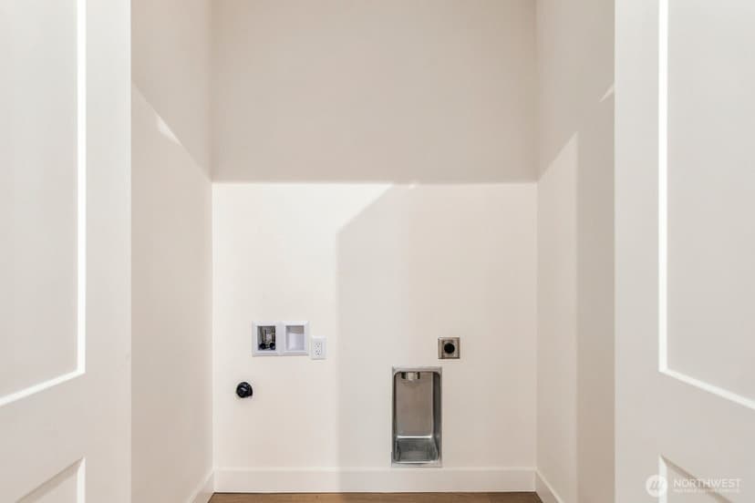 Property photo for 13321 3rd Avenue NE #D, Seattle photo 24