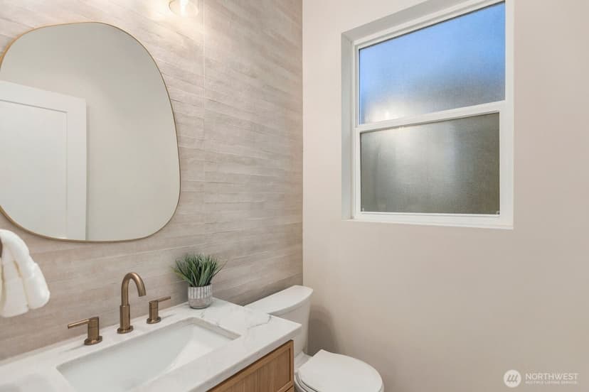 Property photo for 13321 3rd Avenue NE #D, Seattle photo 20