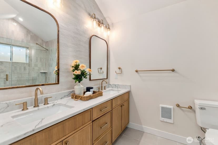 Property photo for 13321 3rd Avenue NE #D, Seattle photo 28