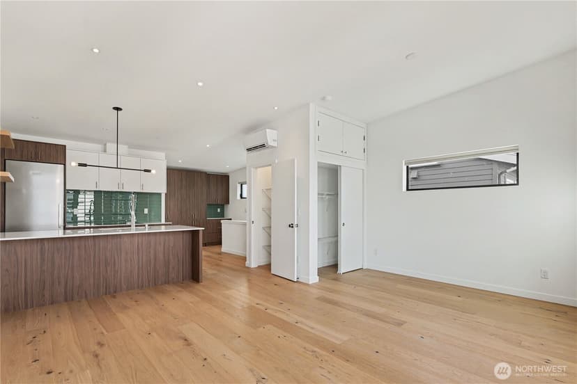 Property photo for 2609 31st Avenue W #A, Seattle photo 12