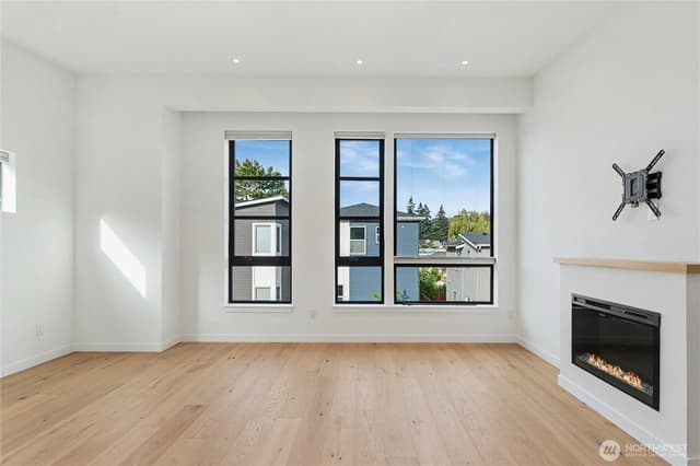 Property photo for 2609 31st Avenue W #A, Seattle photo 4