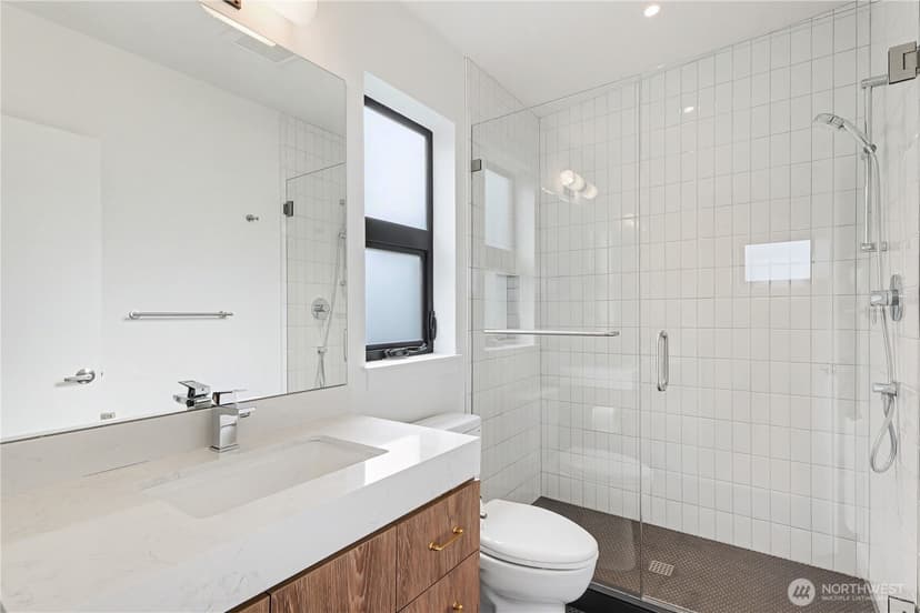 Property photo for 2609 31st Avenue W #B, Seattle photo 23