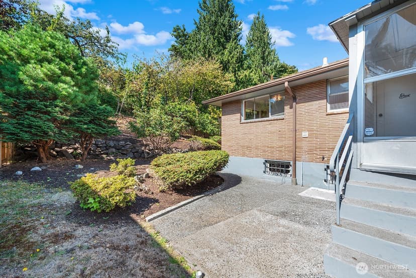 Property photo for 5203 56th Avenue S, Seattle photo 29