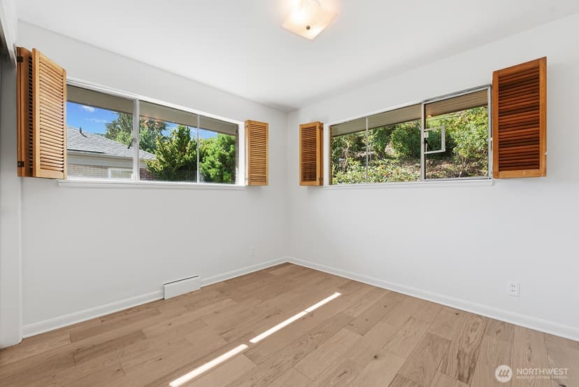 Property photo for 5203 56th Avenue S, Seattle photo 16