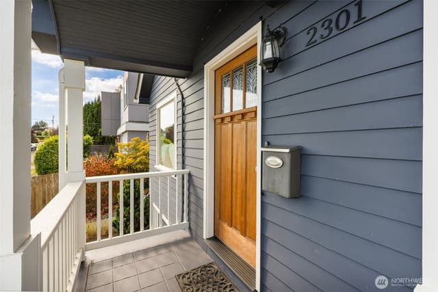 Property photo for 2301 19th Avenue S, Seattle photo 4