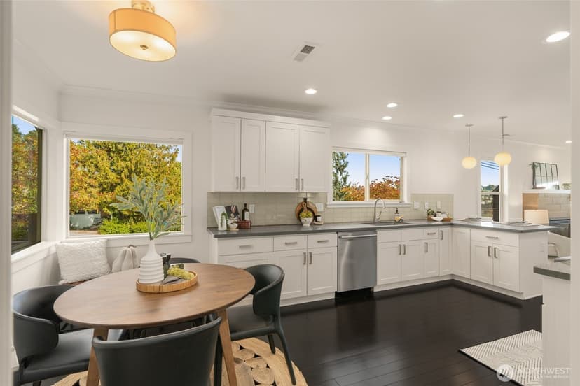 Property photo for 2301 19th Avenue S, Seattle photo 15